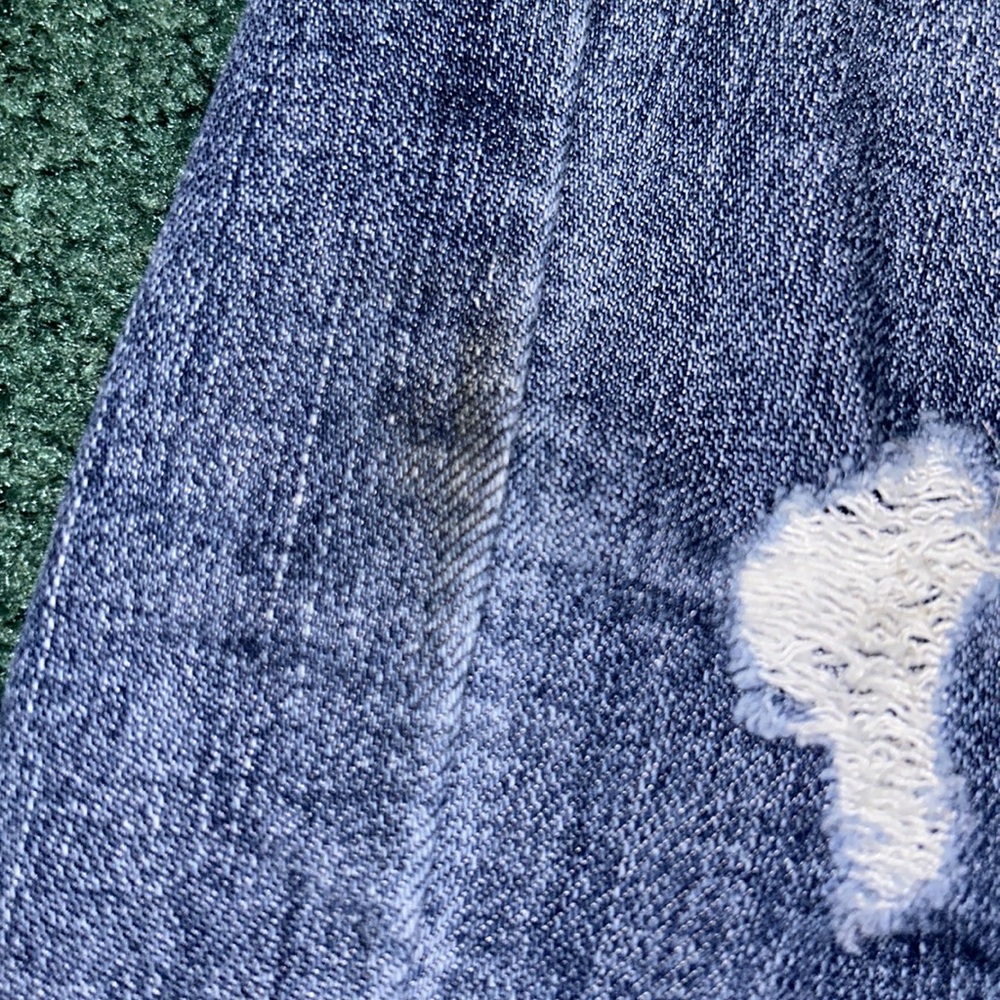 Distressed jeans - Picture 2 of 4